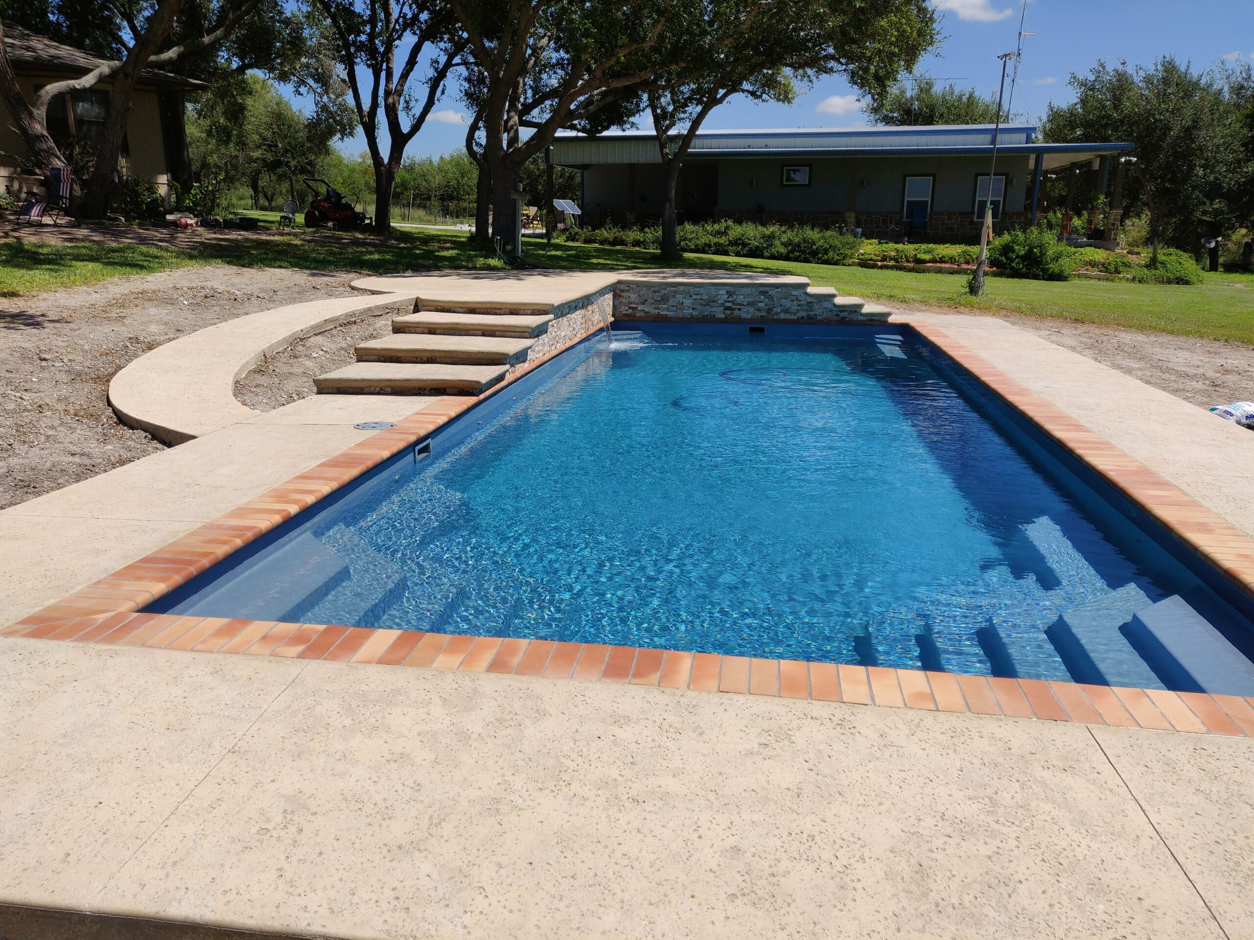 In-ground fiberglass swimming pool Mathis TX